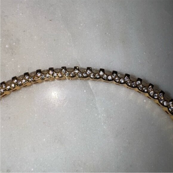 18k Tennis Bangle - Picture 3 of 10